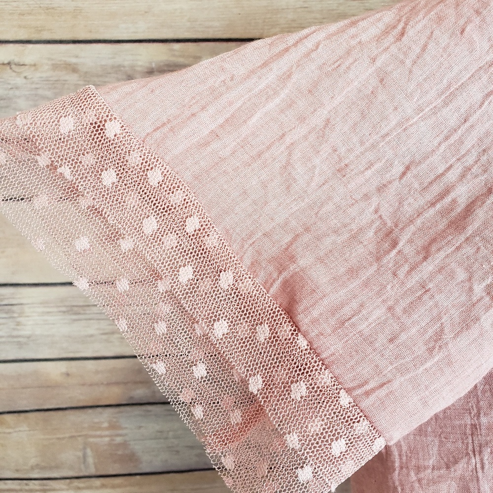 Beautiful Lace Aplique Top - Picture 4 of 4